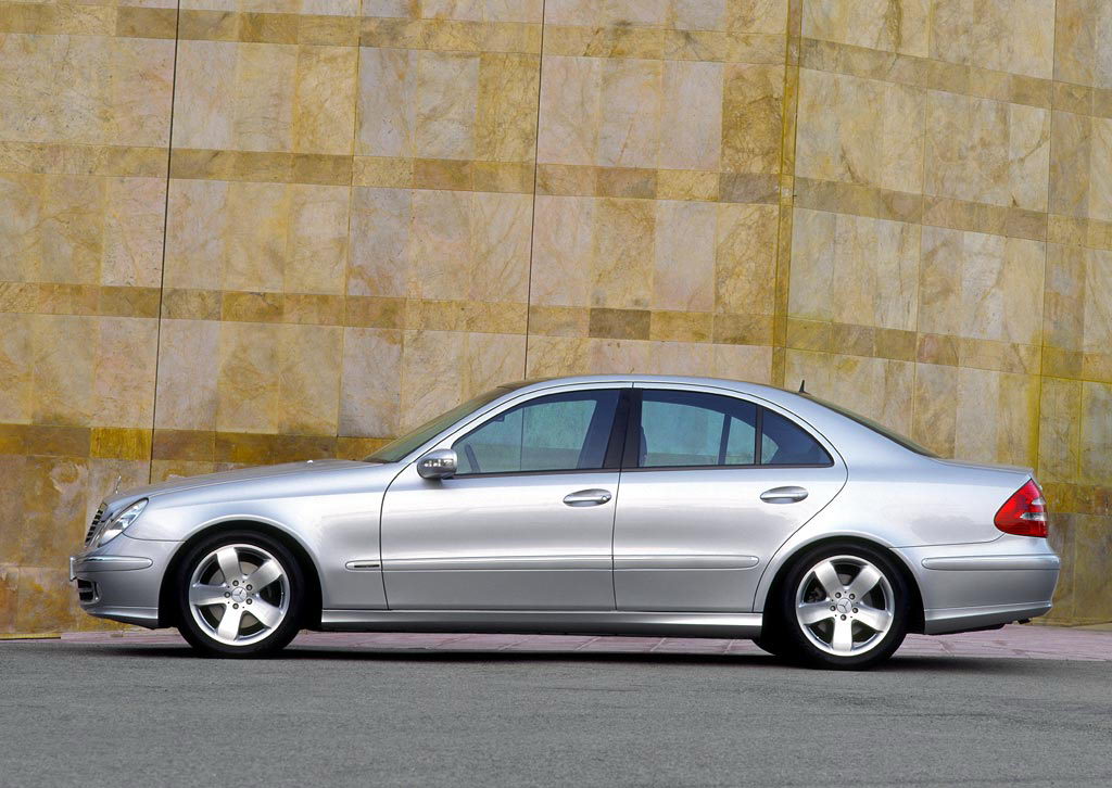 Mercedes Benz Clase E 2002 005.jpg
